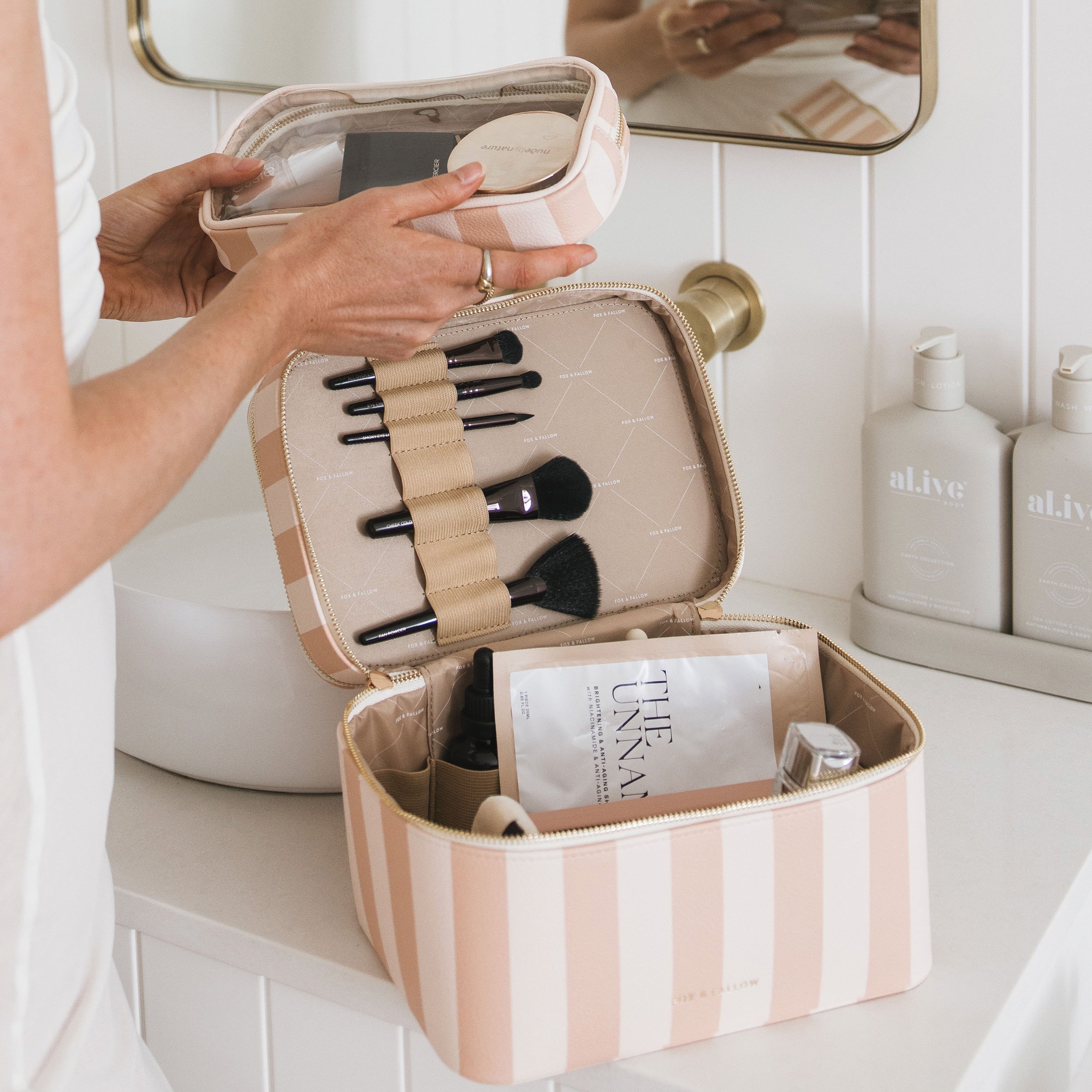 Corsica Vanity Case - The Classic